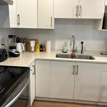 New, Spacious 2 Bedrooms In Downtown With Free Parking! Maple Ridge Eksteriør bilde