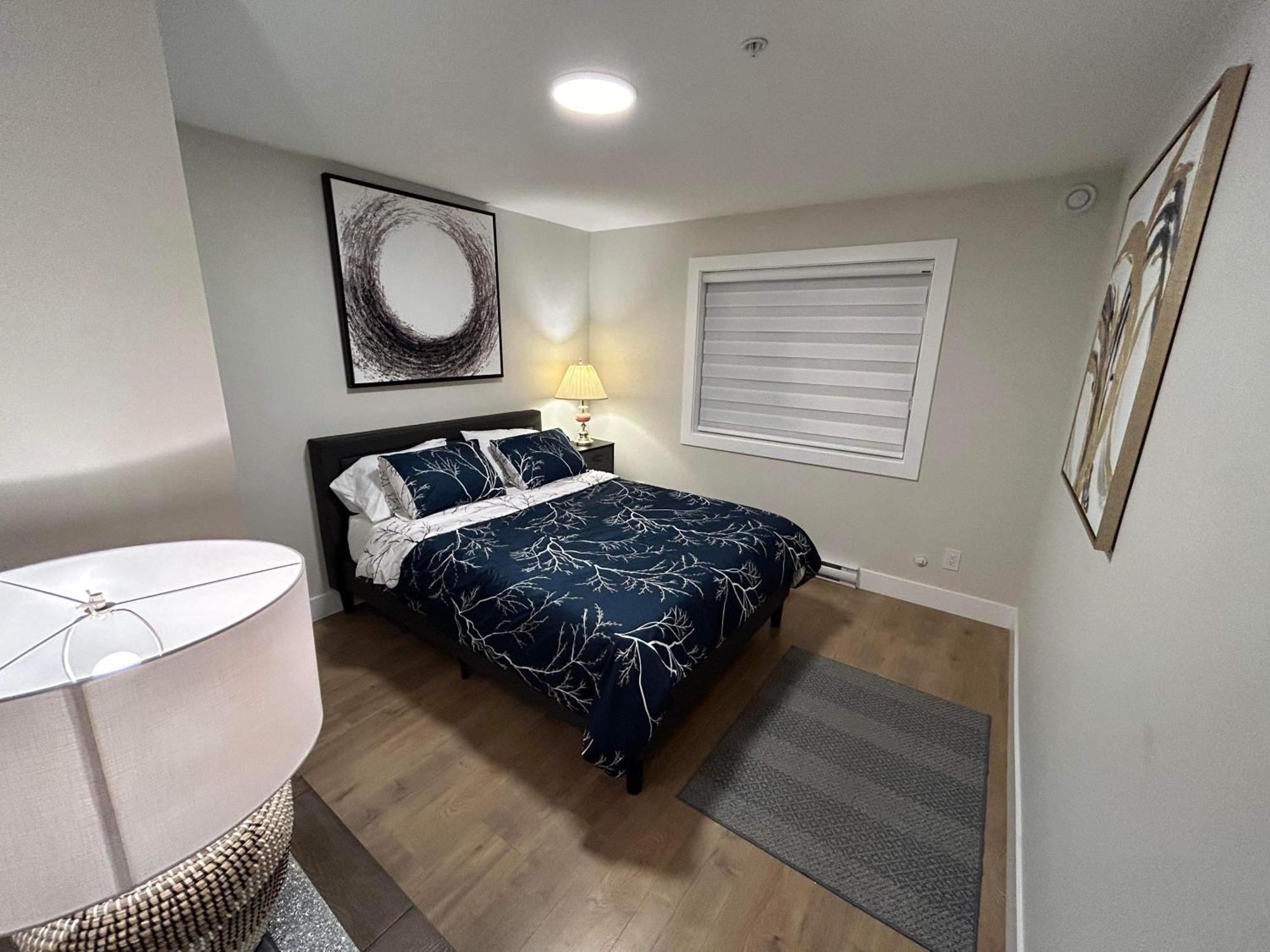 New, Spacious 2 Bedrooms In Downtown With Free Parking! Maple Ridge Eksteriør bilde